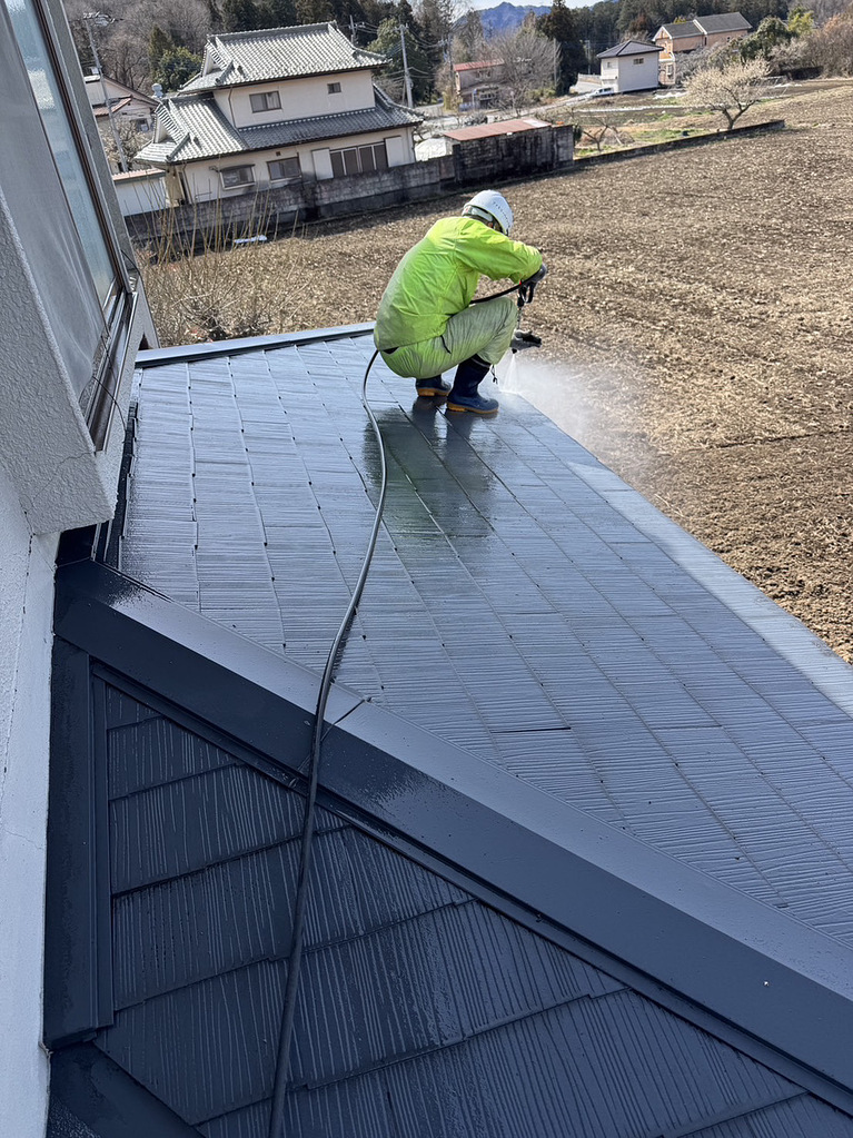 コロニアル屋根洗浄中２